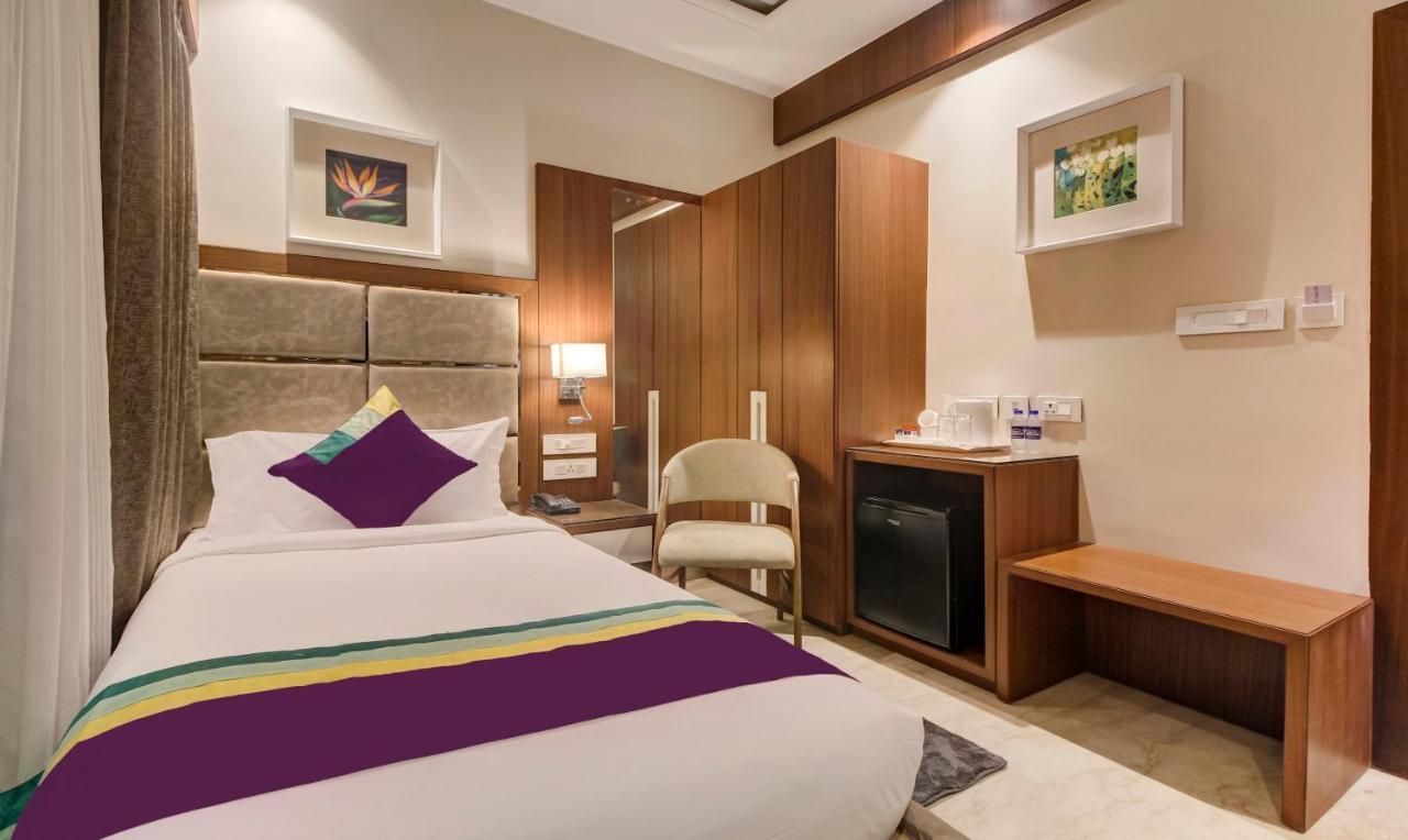 Treebo Premium Tahoora International Hotel Kolkata Bagian luar foto