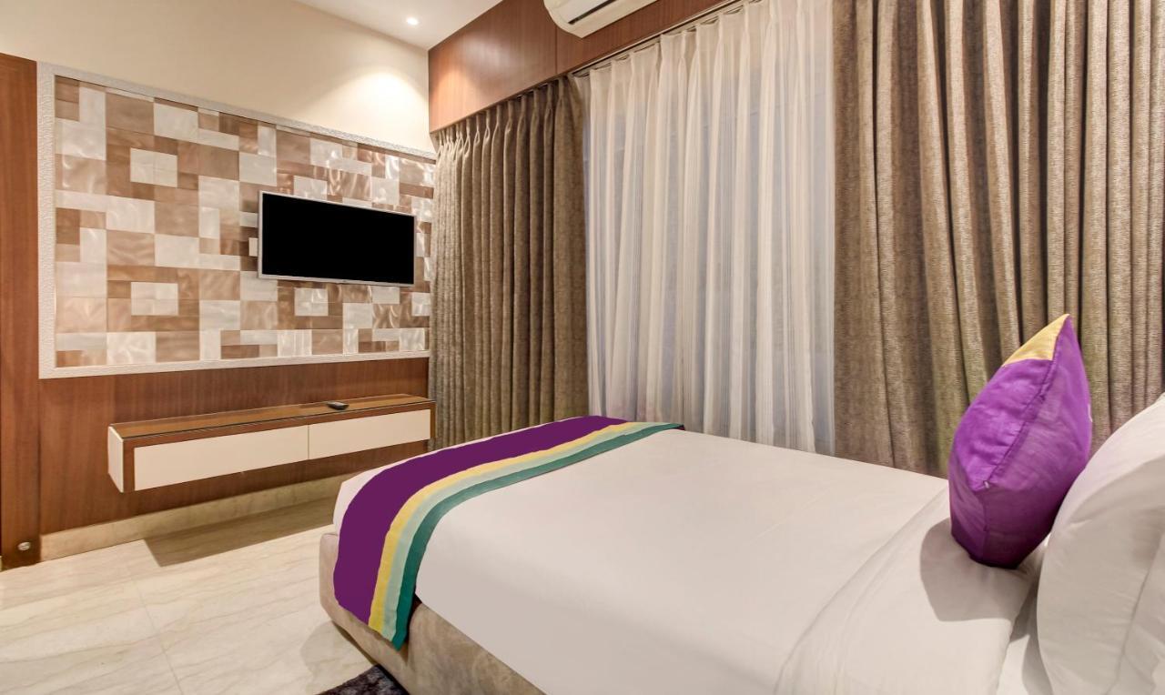 Treebo Premium Tahoora International Hotel Kolkata Bagian luar foto
