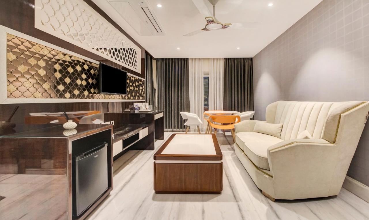 Treebo Premium Tahoora International Hotel Kolkata Bagian luar foto