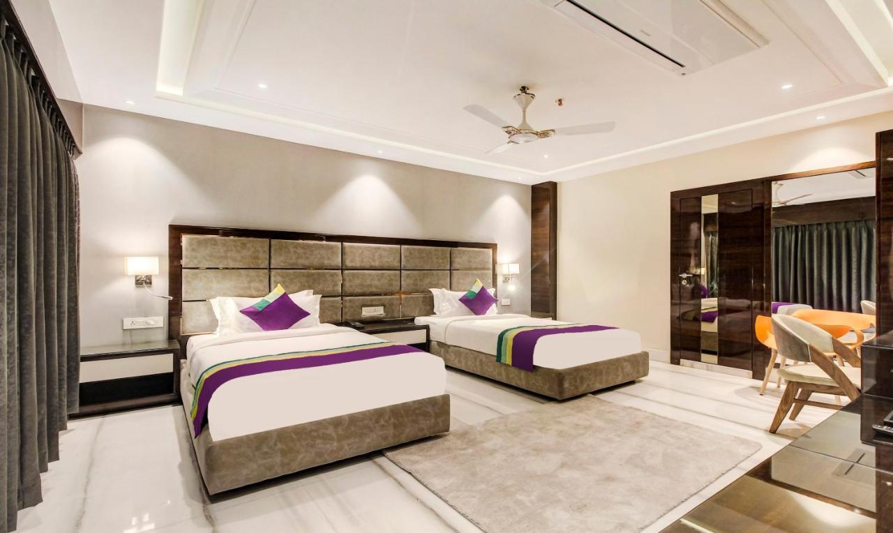 Treebo Premium Tahoora International Hotel Kolkata Bagian luar foto